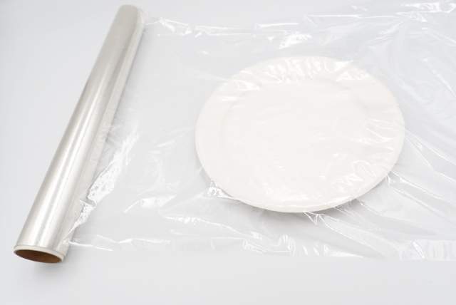 サランラップは容器プラで捨てる